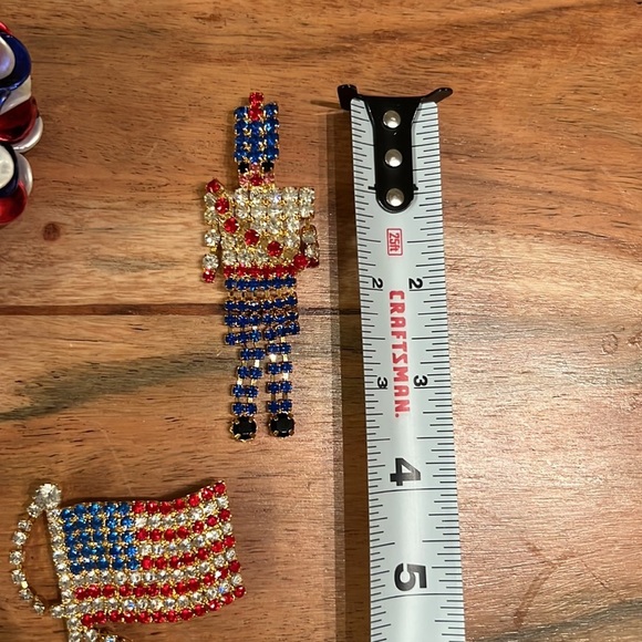 Red white blue patriotic USA flag & soldier broach (2) w/ gold back & bracelets - Picture 11 of 16